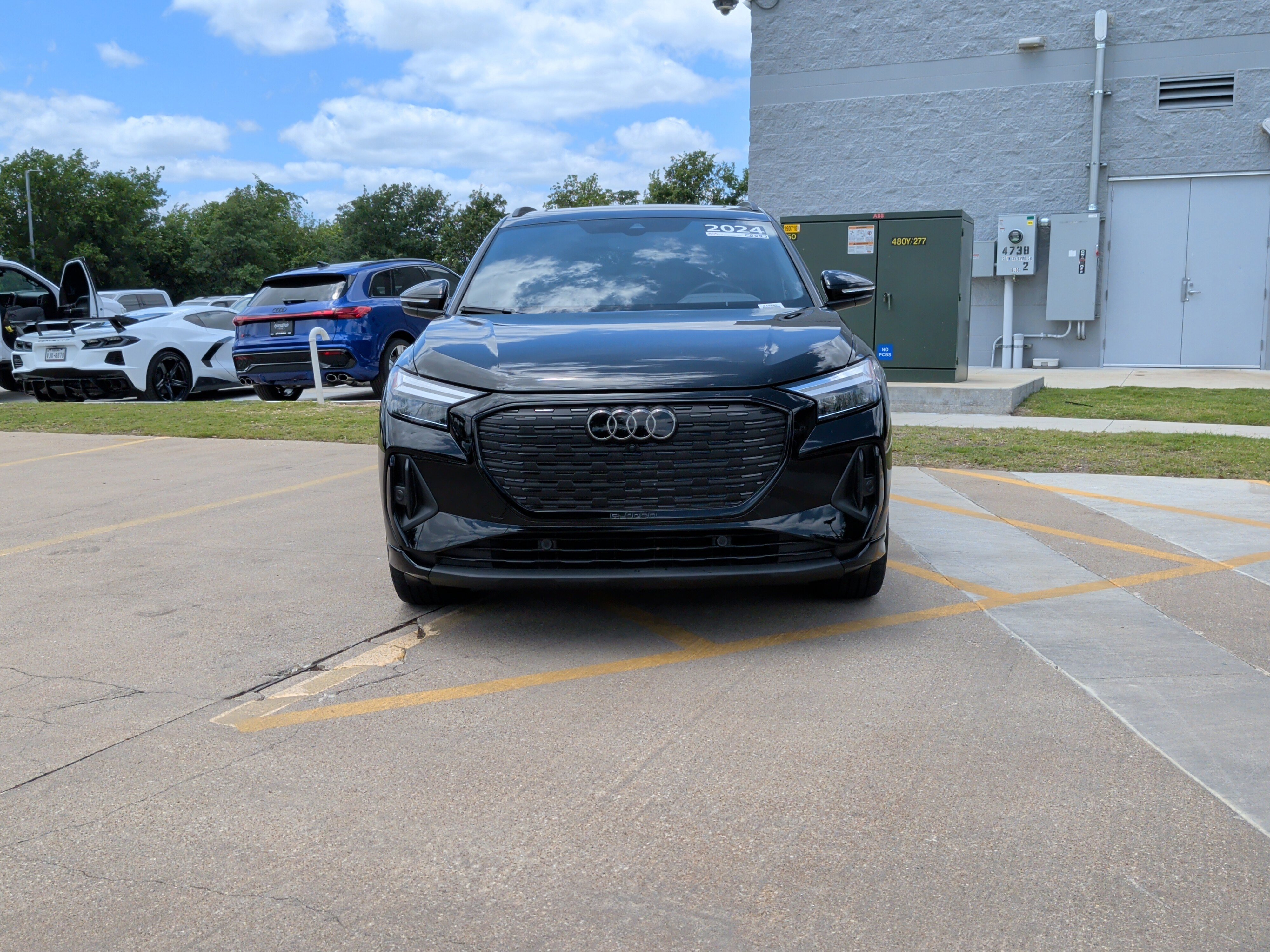 Used 2024 Audi Q4 e-tron Premium Plus w/ Premium Plus AWD/4WD image 3