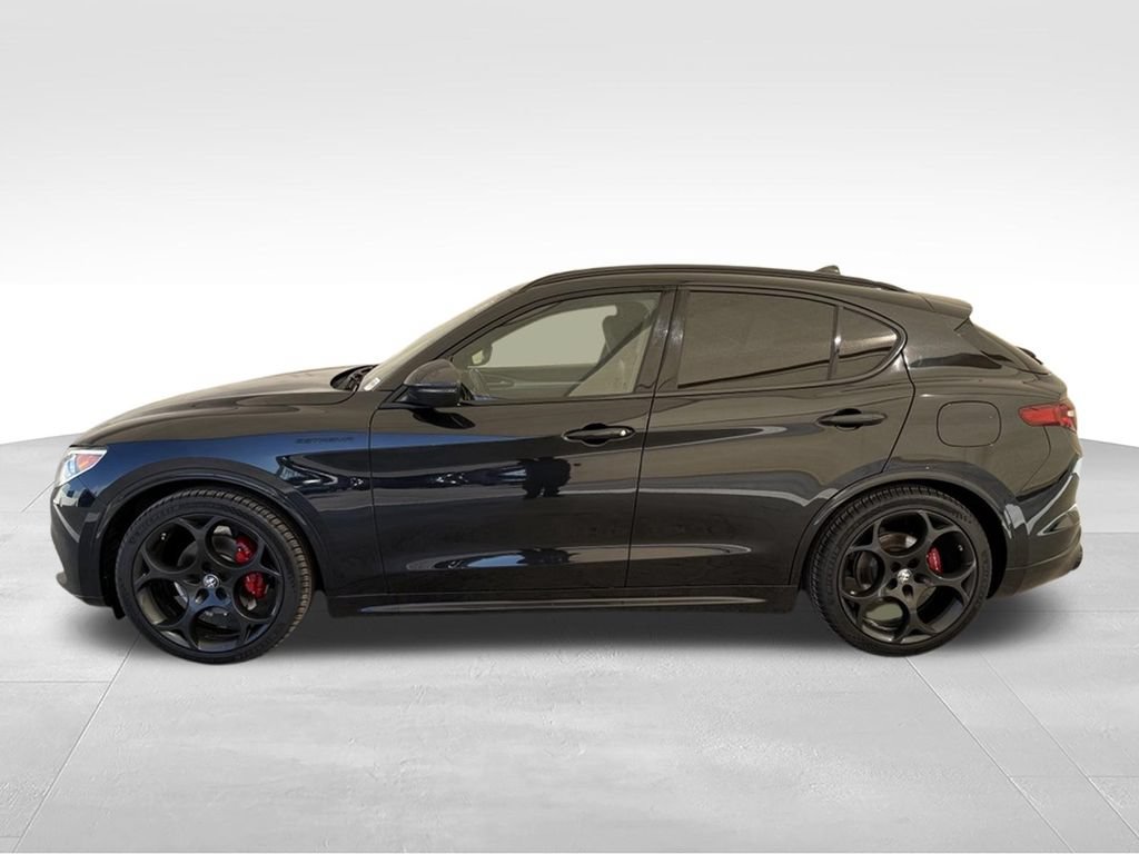 Used 2023 Alfa Romeo Stelvio Veloce AWD/4WD image 8