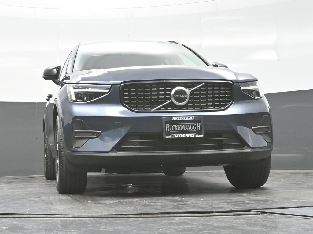 New 2026 Volvo XC40 B5 Core w/ Climate Package AWD/4WD image 22