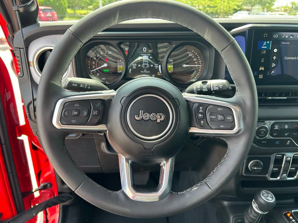 Used 2025 Jeep Wrangler Unlimited Sahara AWD/4WD image 21