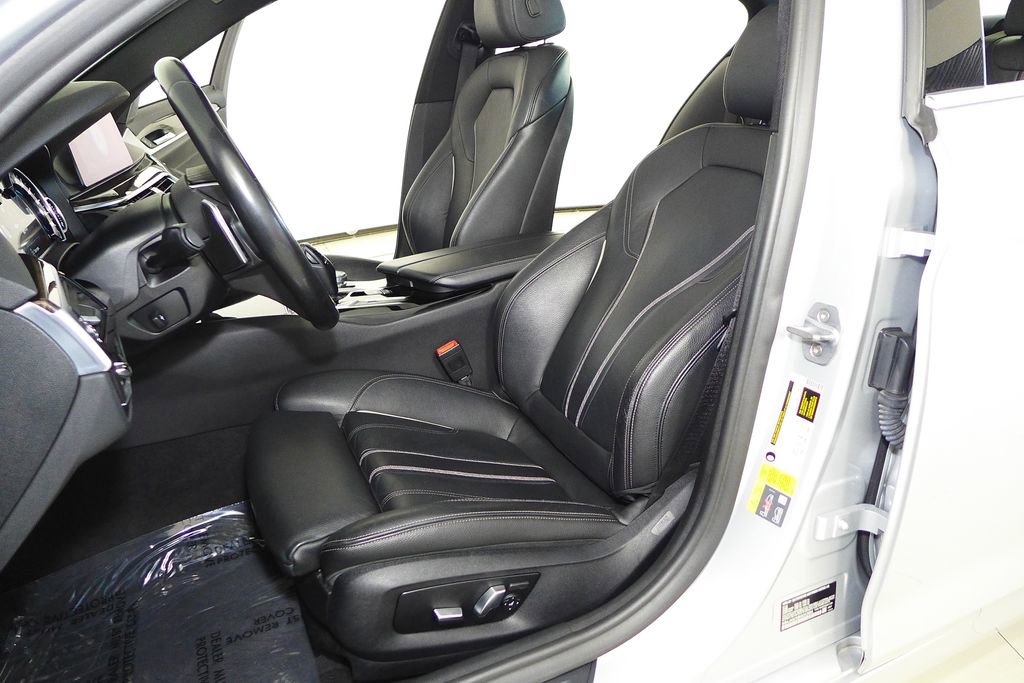 Used 2019 BMW 530e w/ Premium Package image 22