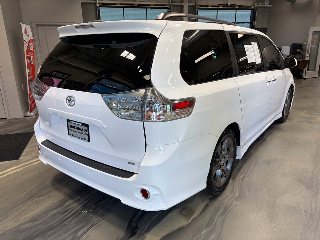 Used 2017 Toyota Sienna SE FWD image 33