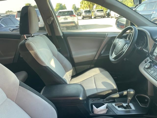 Used 2018 Toyota RAV4 XLE FWD image 8