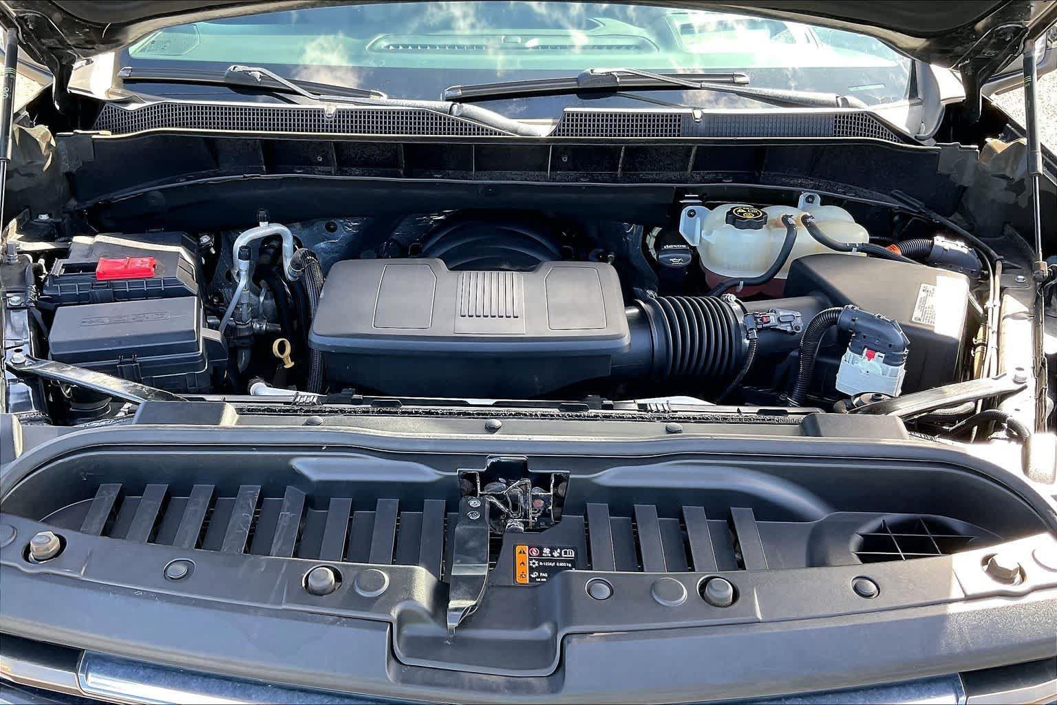 Used 2020 Chevrolet Silverado 1500 High Country w/ Technology Package AWD/4WD image 9