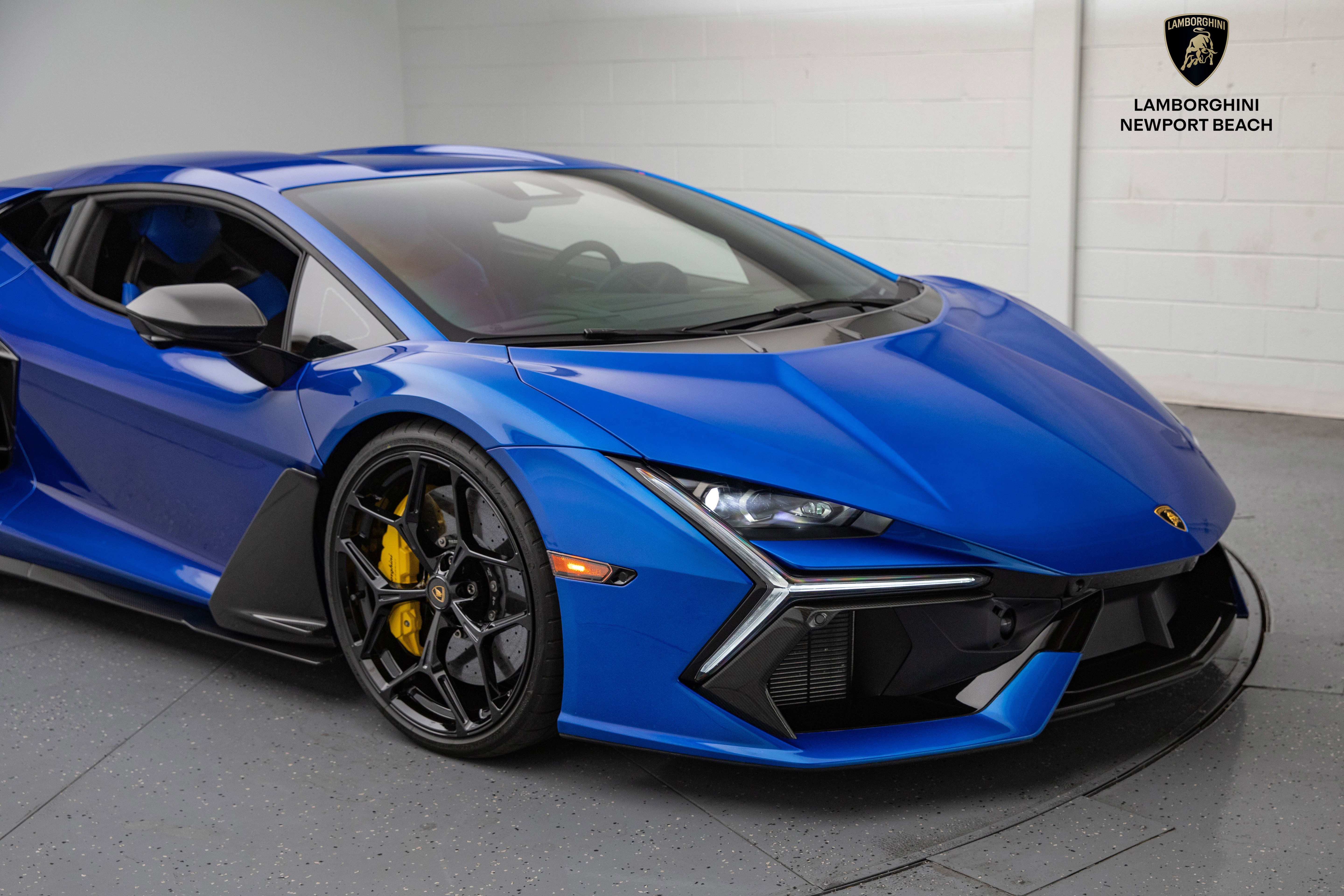 Used 2024 Lamborghini Revuelto image 2