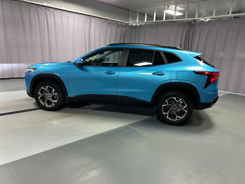 Used 2025 Chevrolet Trax LT w/ Driver Confidence Package FWD image 4