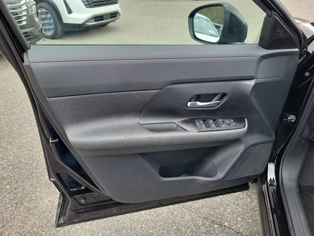 New 2026 Nissan Kicks SV w/ SV Premium Package FWD image 5