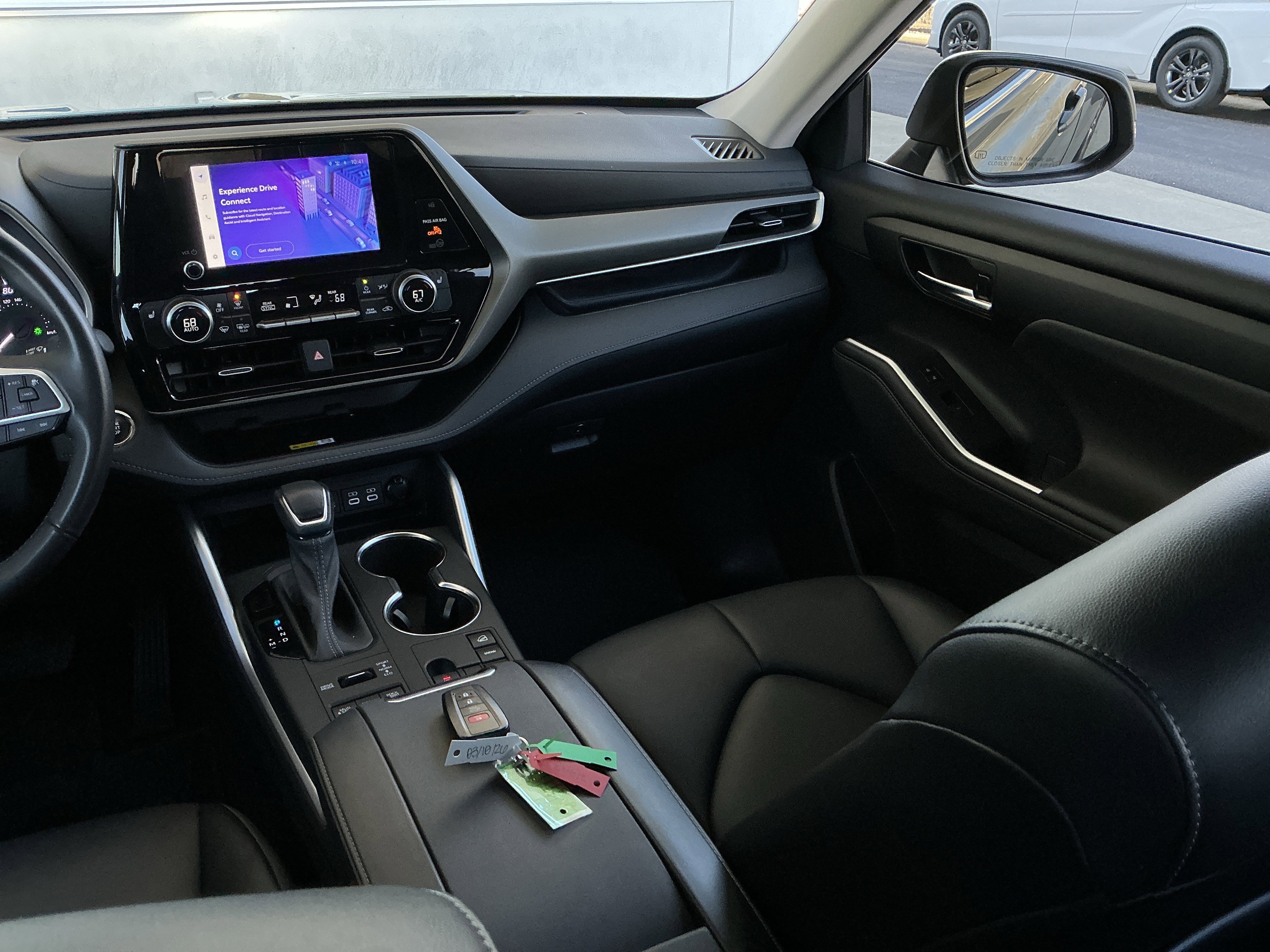 Used 2023 Toyota Highlander XLE image 16