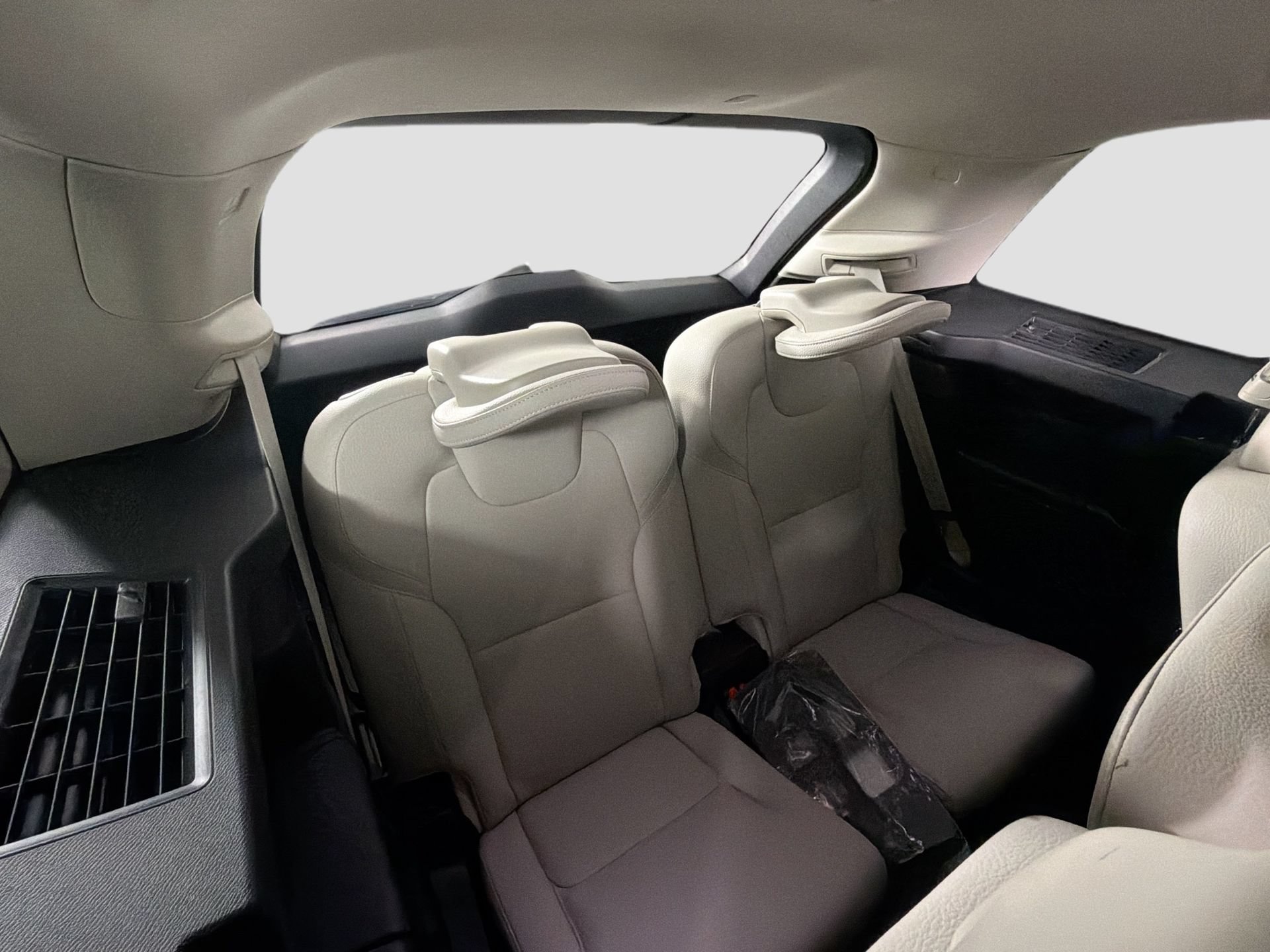 Certified 2024 Volvo XC90 B5 Plus w/ Protection Package AWD/4WD image 27
