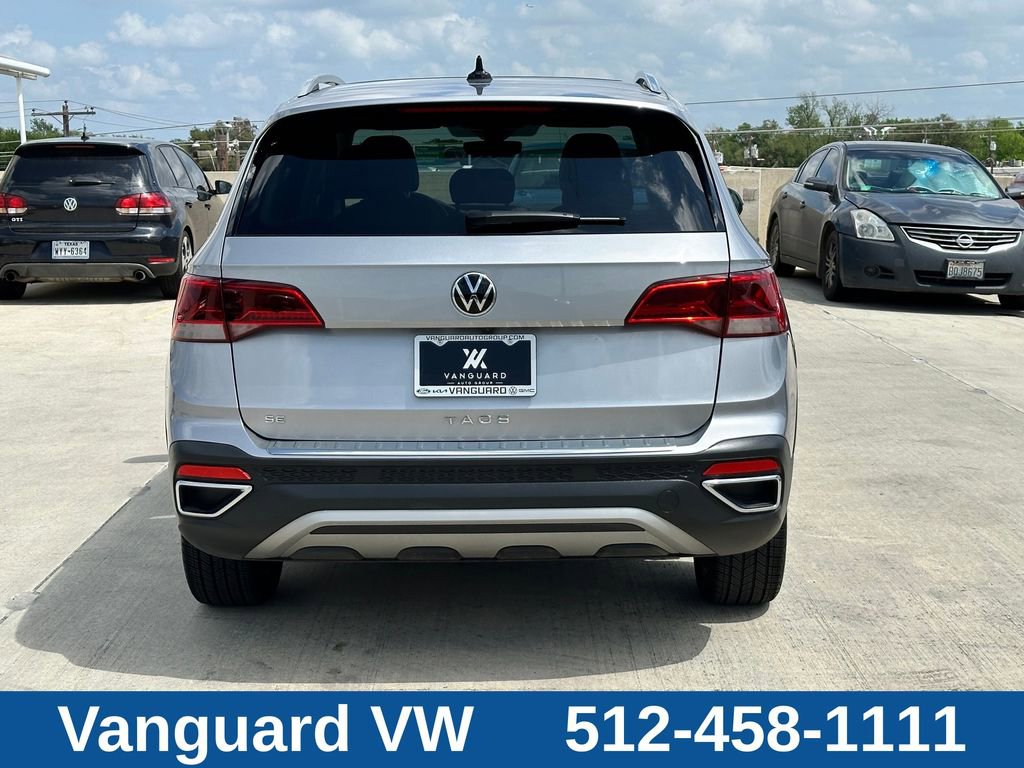 Used 2023 Volkswagen Taos SE w/ Panoramic Sunroof Package FWD image 5