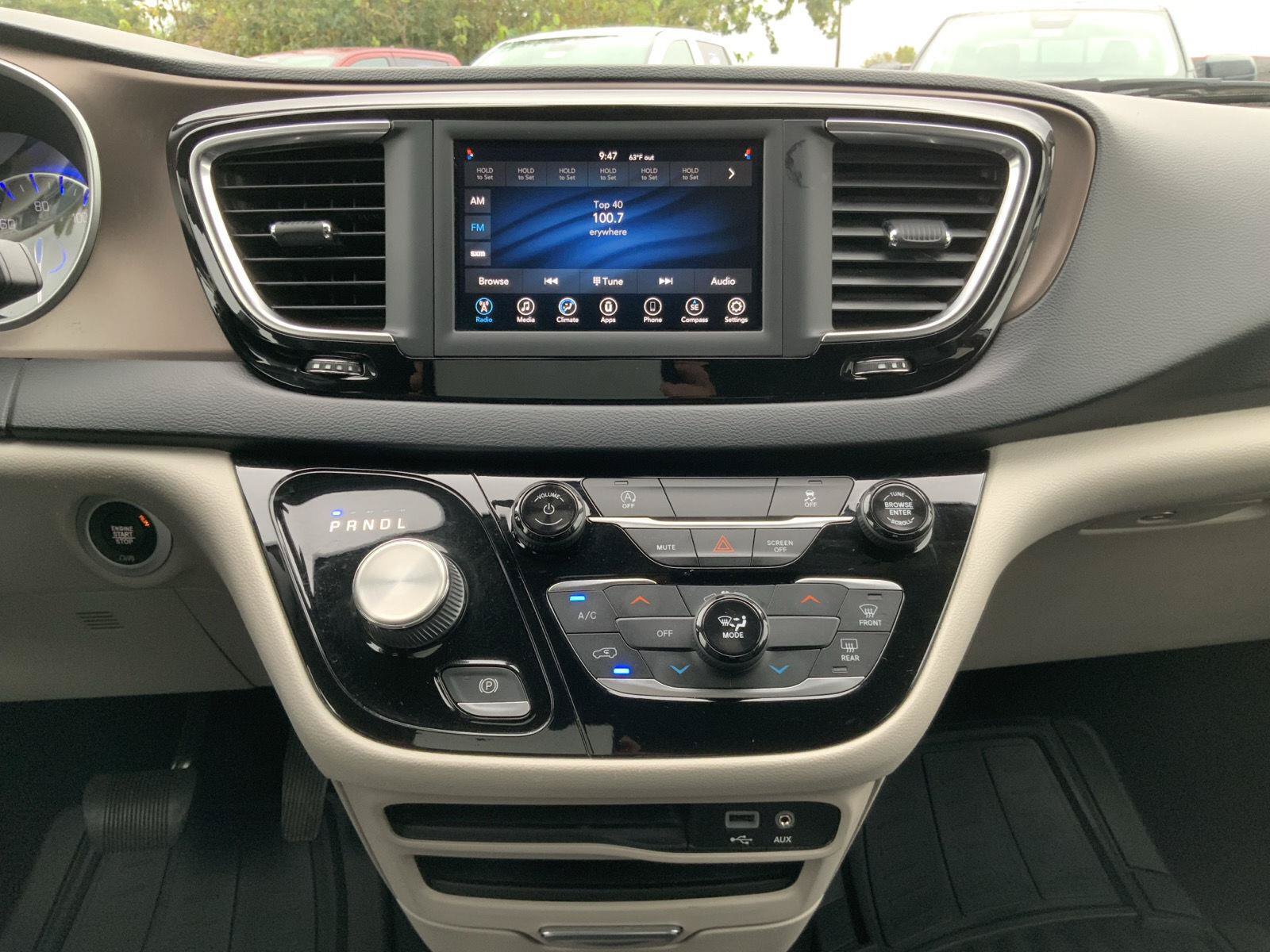 Used 2020 Chrysler Voyager Lxi FWD image 29