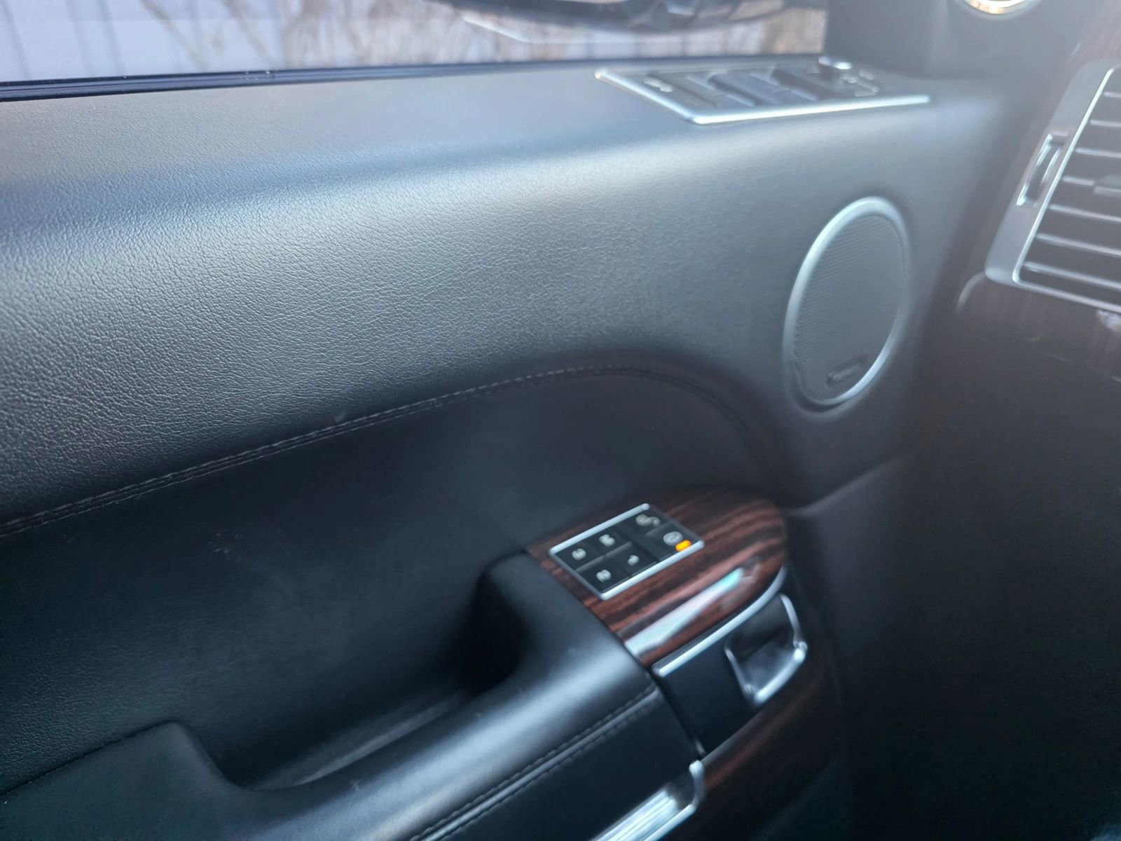 Used 2015 Land Rover Range Rover Long Wheelbase Supercharged image 21