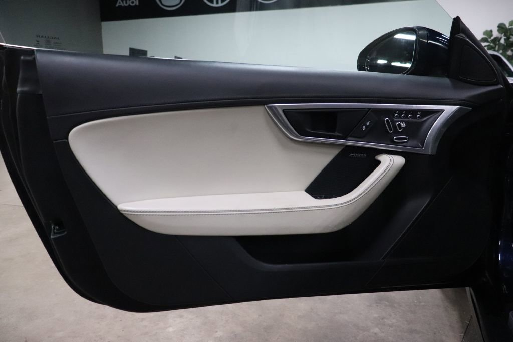 Used 2020 Jaguar F-TYPE image 8