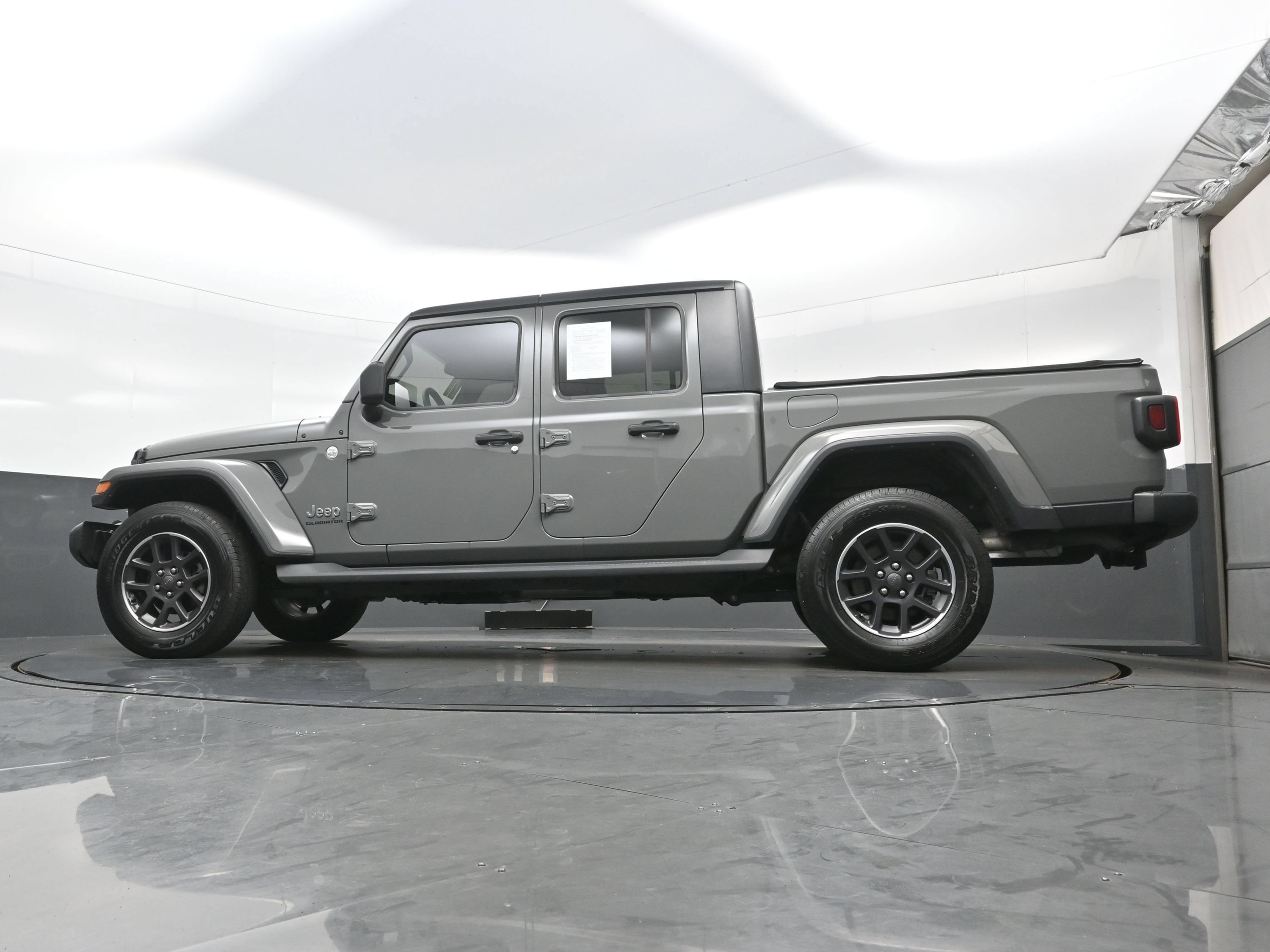 Used 2021 Jeep Gladiator Overland w/ Trailer Tow Package AWD/4WD image 25