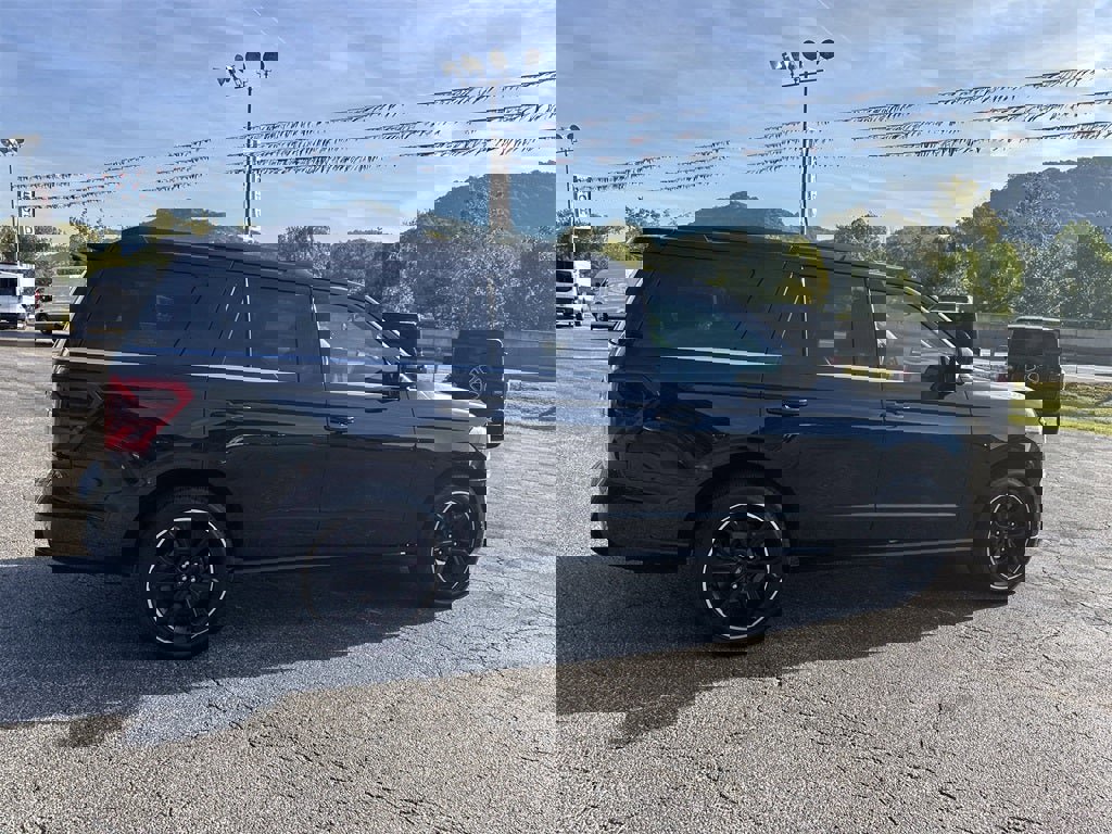 Used 2022 Ford Expedition Limited w/ Equipment Group 303A image 3