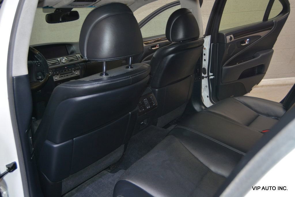 Used 2015 Lexus LS 460 w/ Comfort Package image 16