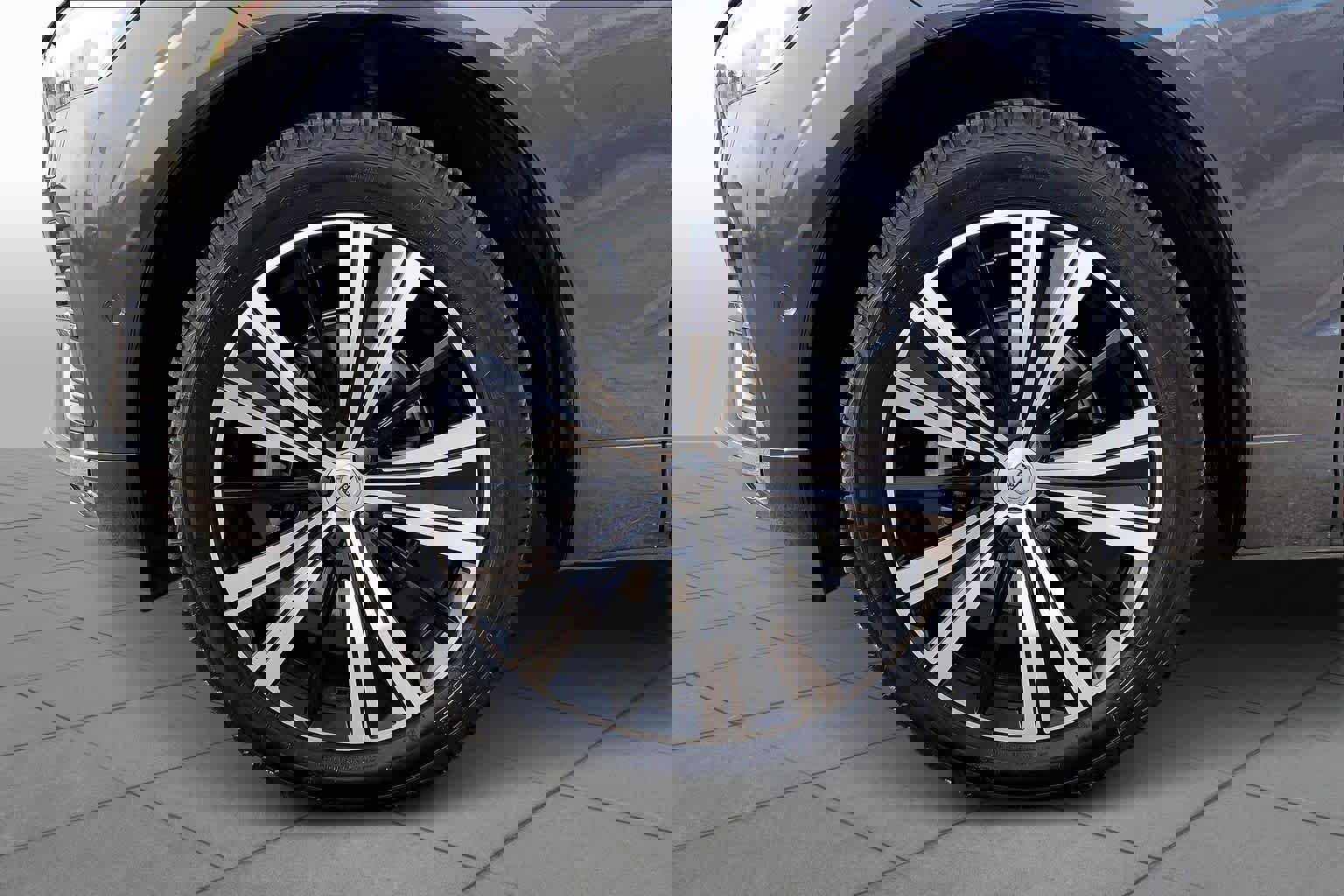 Used 2022 Volvo XC60 B5 Inscription w/ Advanced Package image 11