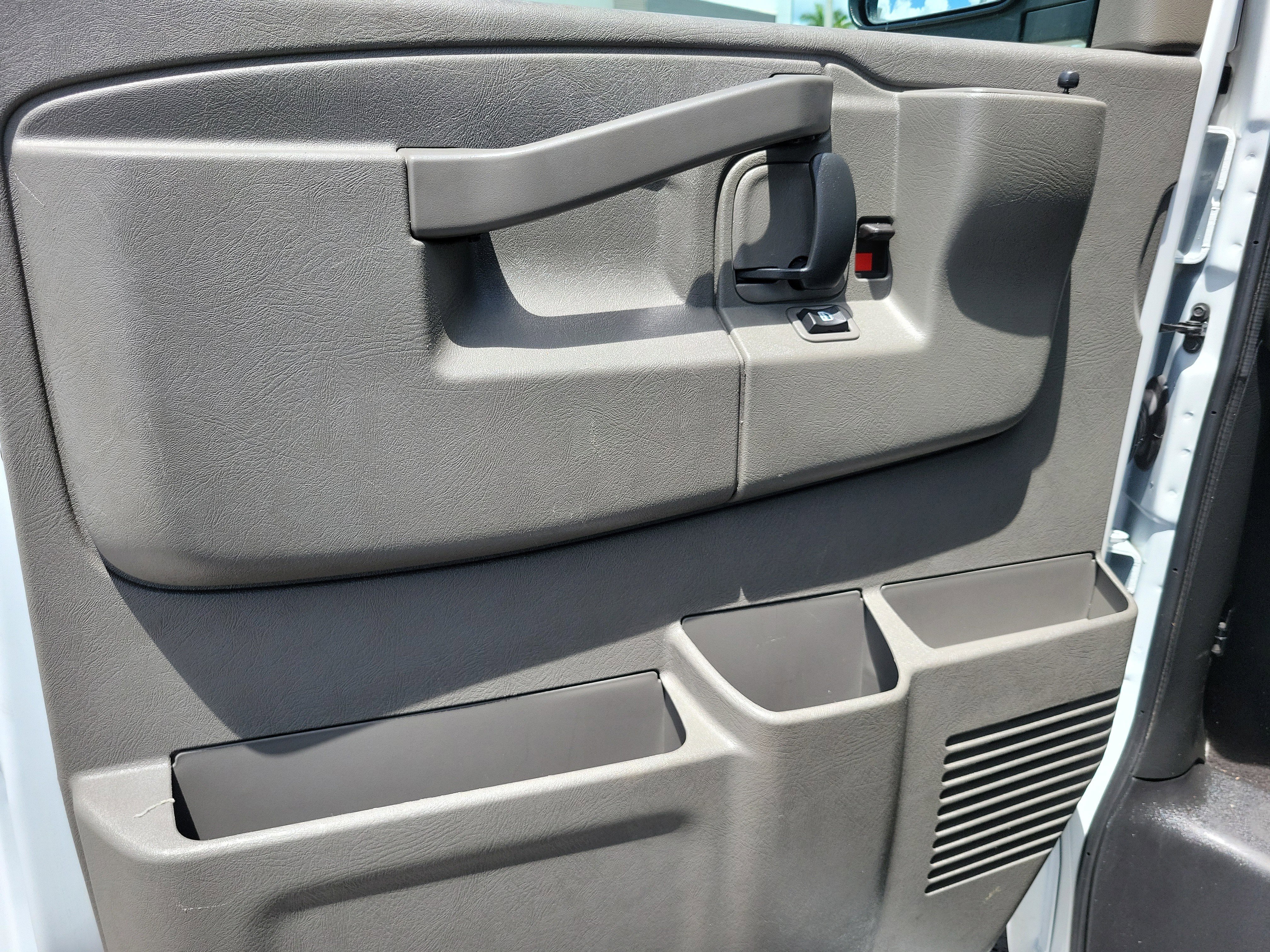 Used 2023 Chevrolet Express 3500 LT w/ LT Preferred Equipment Group RWD image 25