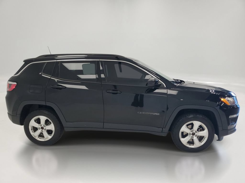 Used 2017 Jeep Compass Latitude w/ Popular Equipment Group AWD/4WD image 4