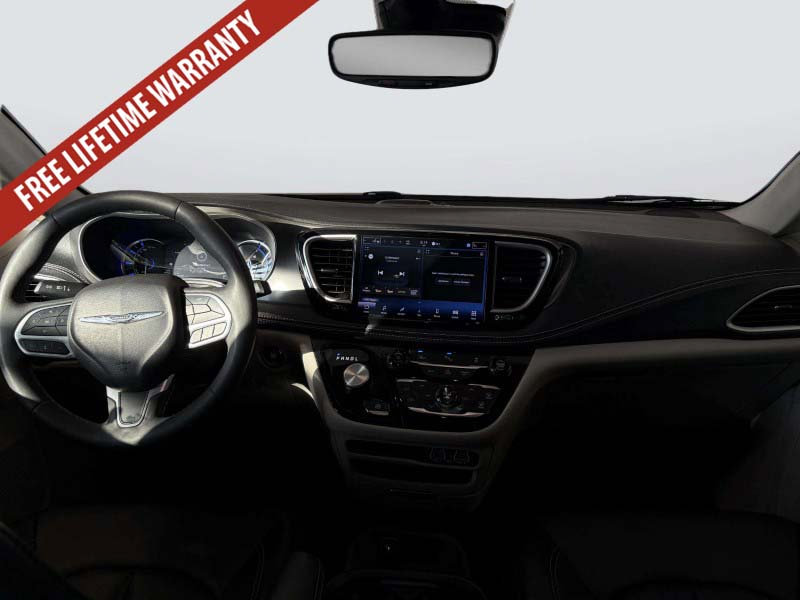 Used 2024 Chrysler Pacifica Limited FWD image 27