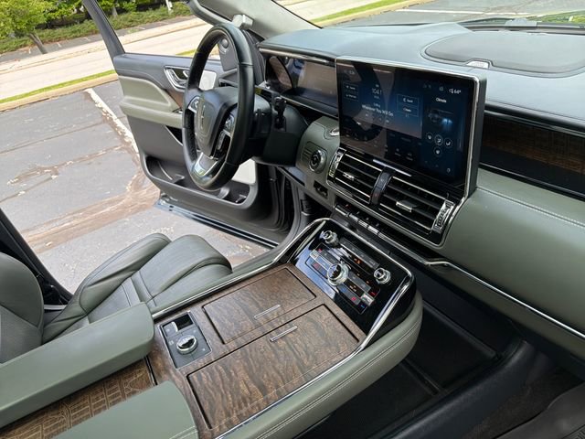 Used 2022 Lincoln Navigator L Black Label AWD/4WD image 35