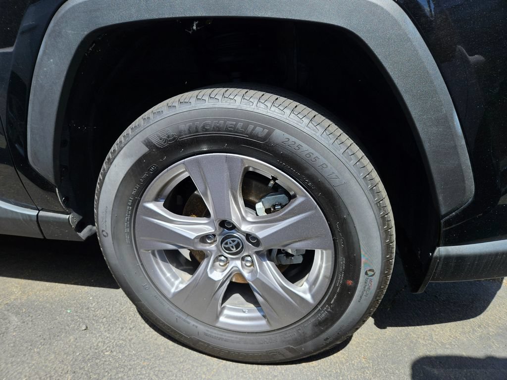 Used 2025 Toyota RAV4 XLE AWD/4WD image 3