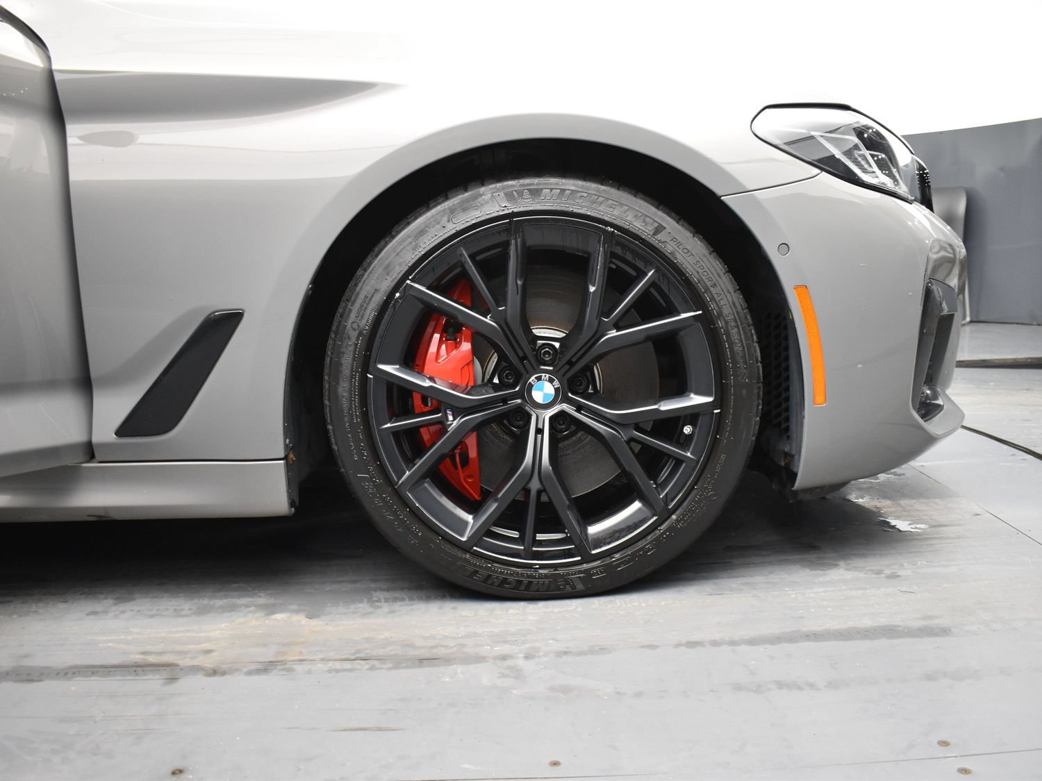 Used 2022 BMW M550i xDrive w/ Shadowloine Package AWD/4WD image 5