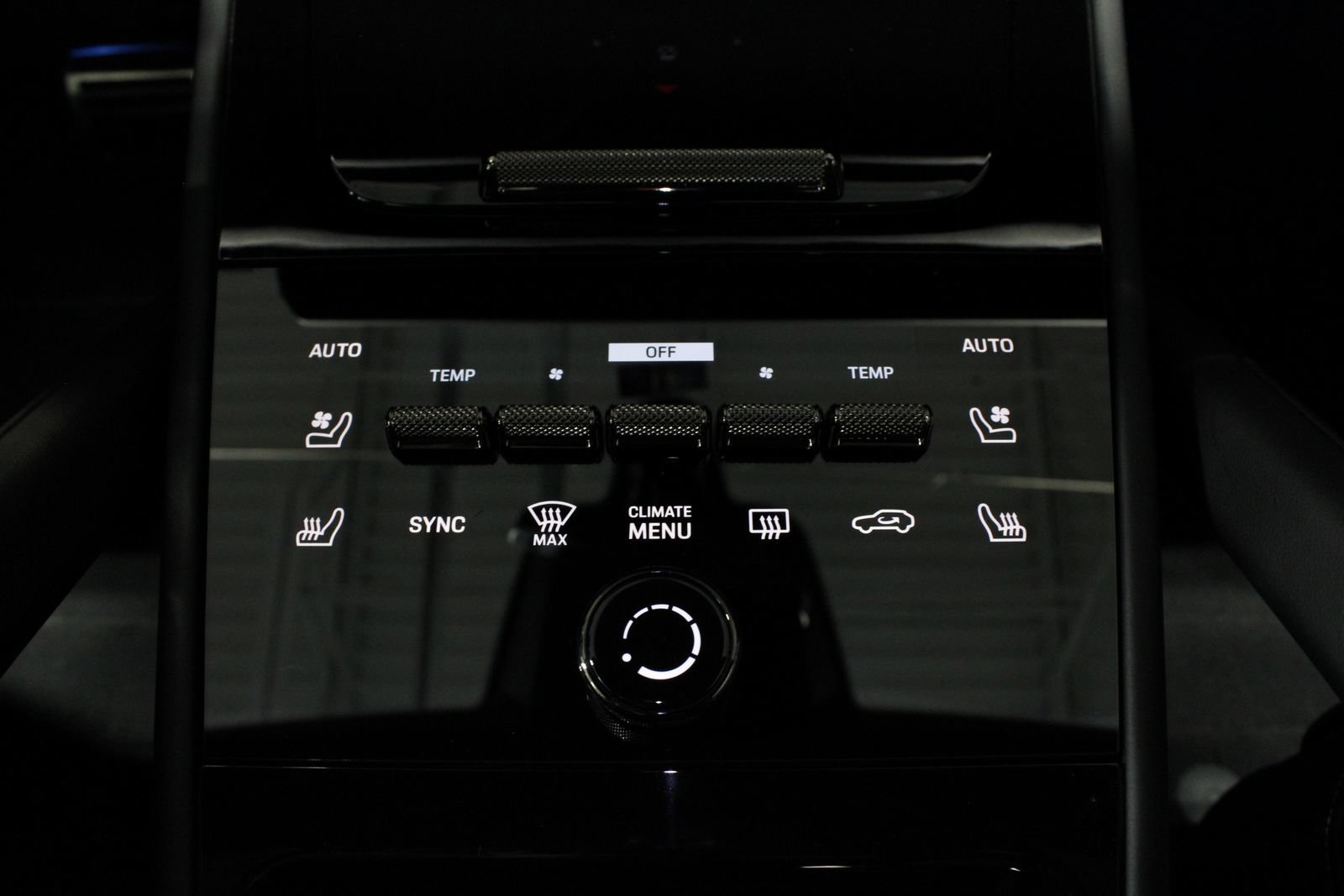 Certified 2025 Porsche Cayenne Turbo w/ Premium Package Plus AWD/4WD image 34