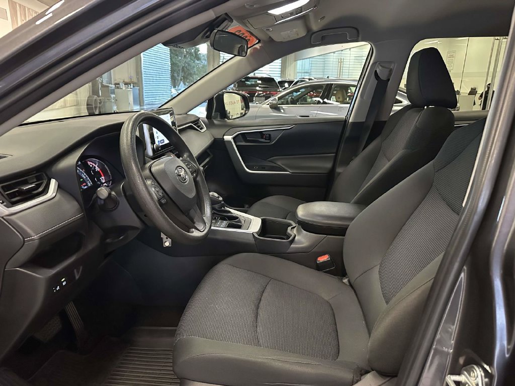 Used 2023 Toyota RAV4 LE AWD/4WD image 16