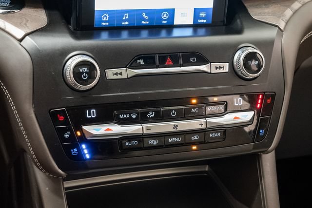 Used 2020 Ford Explorer Platinum w/ Premium Technology Package AWD/4WD image 19