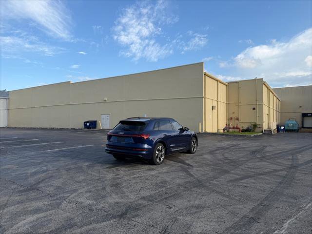 Used 2021 Audi e-tron Premium w/ Convenience Plus Package image 3