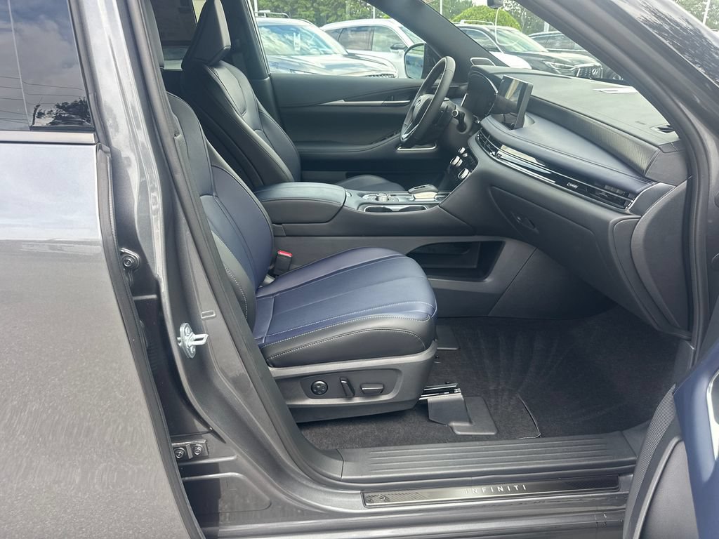 Certified 2026 INFINITI QX60 Sport w/ Dark Cargo Package AWD/4WD image 11