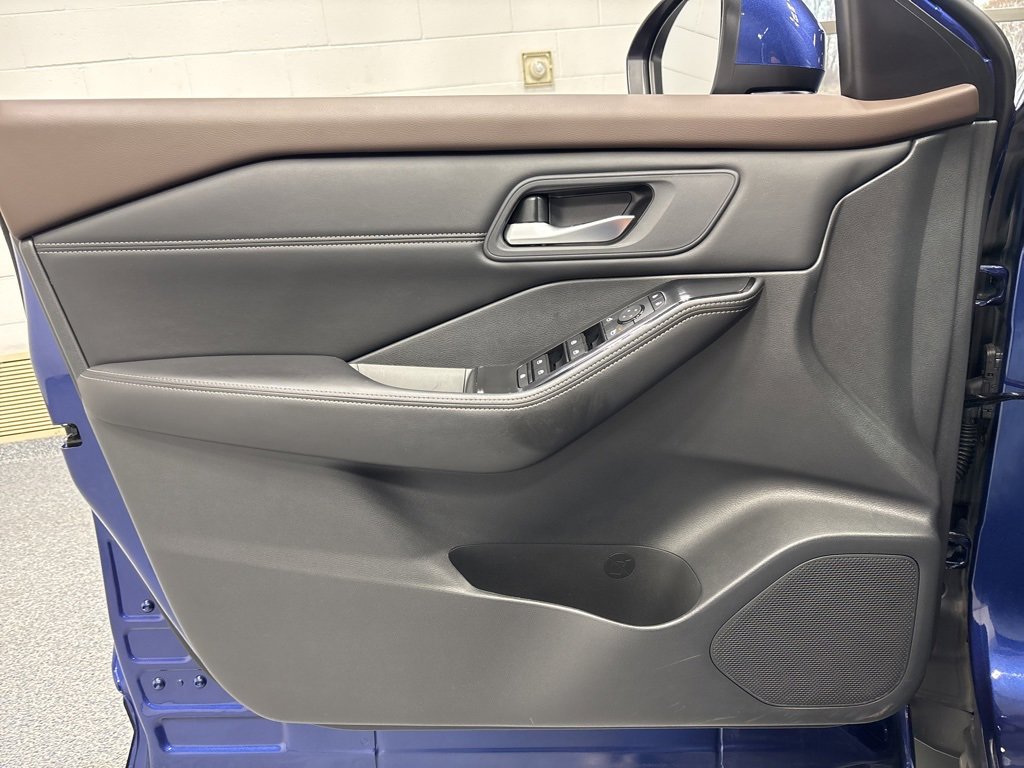 Used 2023 Nissan Rogue SV w/ SV Premium Package image 23