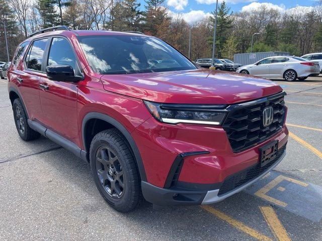 Certified 2025 Honda Pilot TrailSport image 1