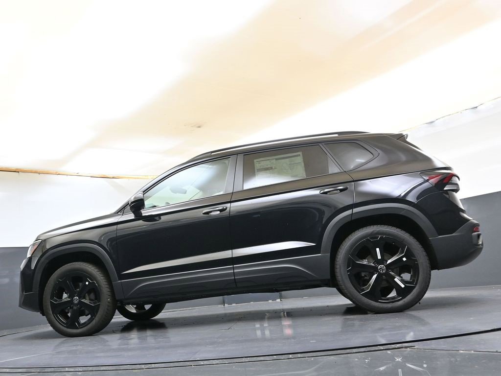 New 2025 Volkswagen Taos SE image 39