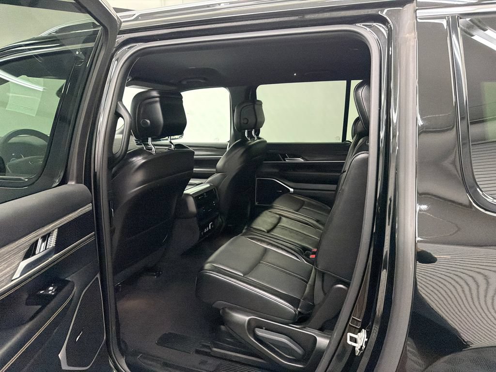 Used 2024 Jeep Wagoneer L Series II RWD image 22