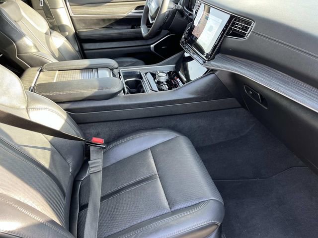 Used 2024 Jeep Wagoneer Series III AWD/4WD image 24