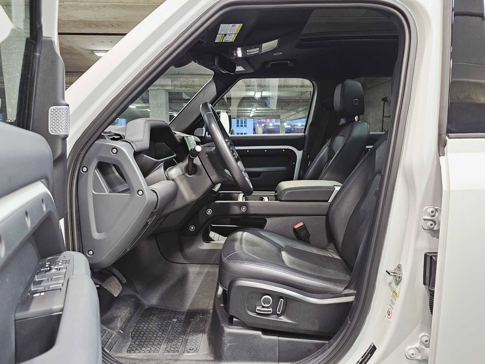 Used 2024 Land Rover Defender 130 X-Dynamic SE image 23