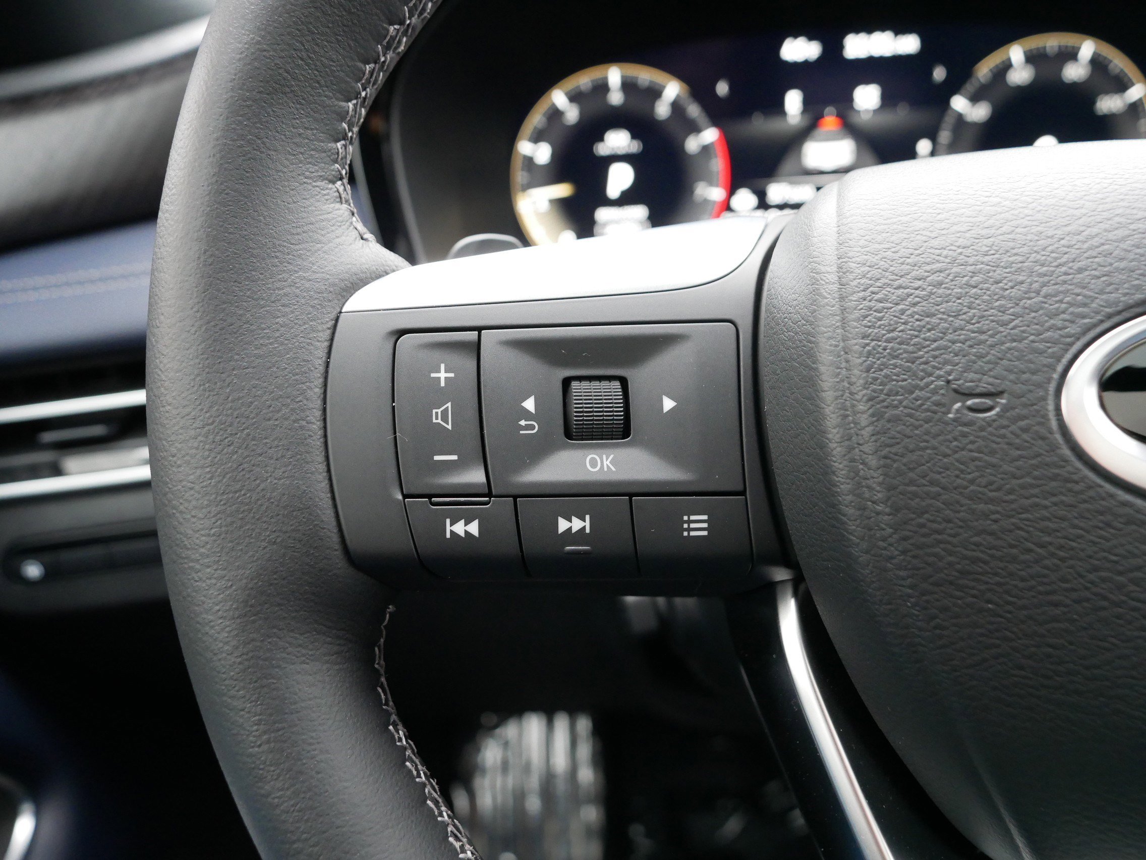 Certified 2026 INFINITI QX60 Sport w/ Dark Cargo Package image 31