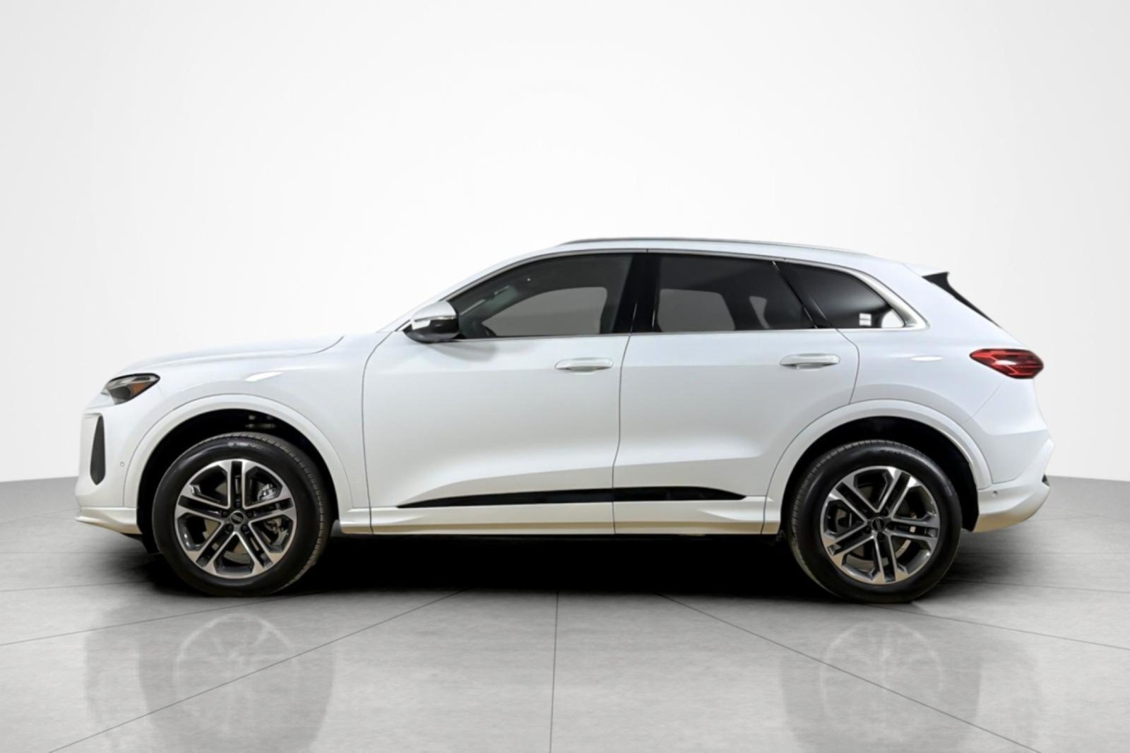 Used 2026 Audi Q5 Premium AWD/4WD image 2