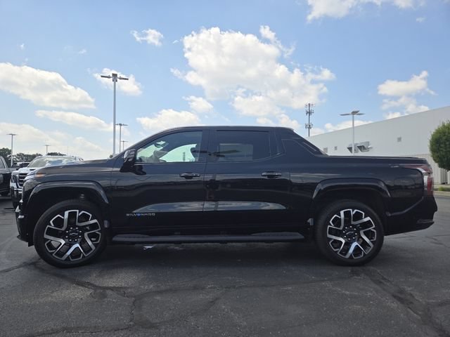 Used 2025 Chevrolet Silverado EV RST AWD/4WD image 17
