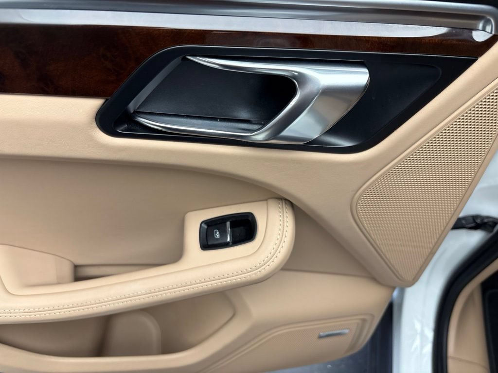 Certified 2023 Porsche Macan S AWD/4WD image 19