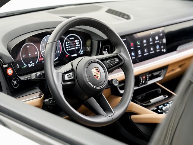 Certified 2025 Porsche Cayenne image 9