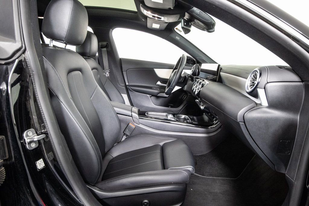 Used 2025 Mercedes-Benz CLA 250 image 9