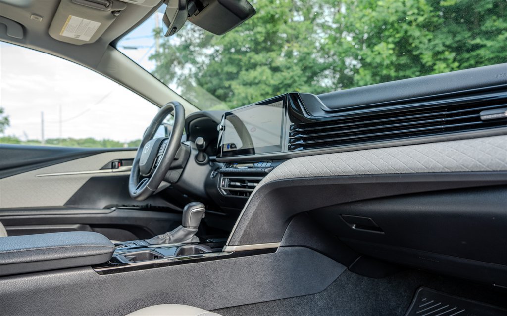Used 2025 Toyota Camry XLE w/ Premium Plus Package FWD image 33