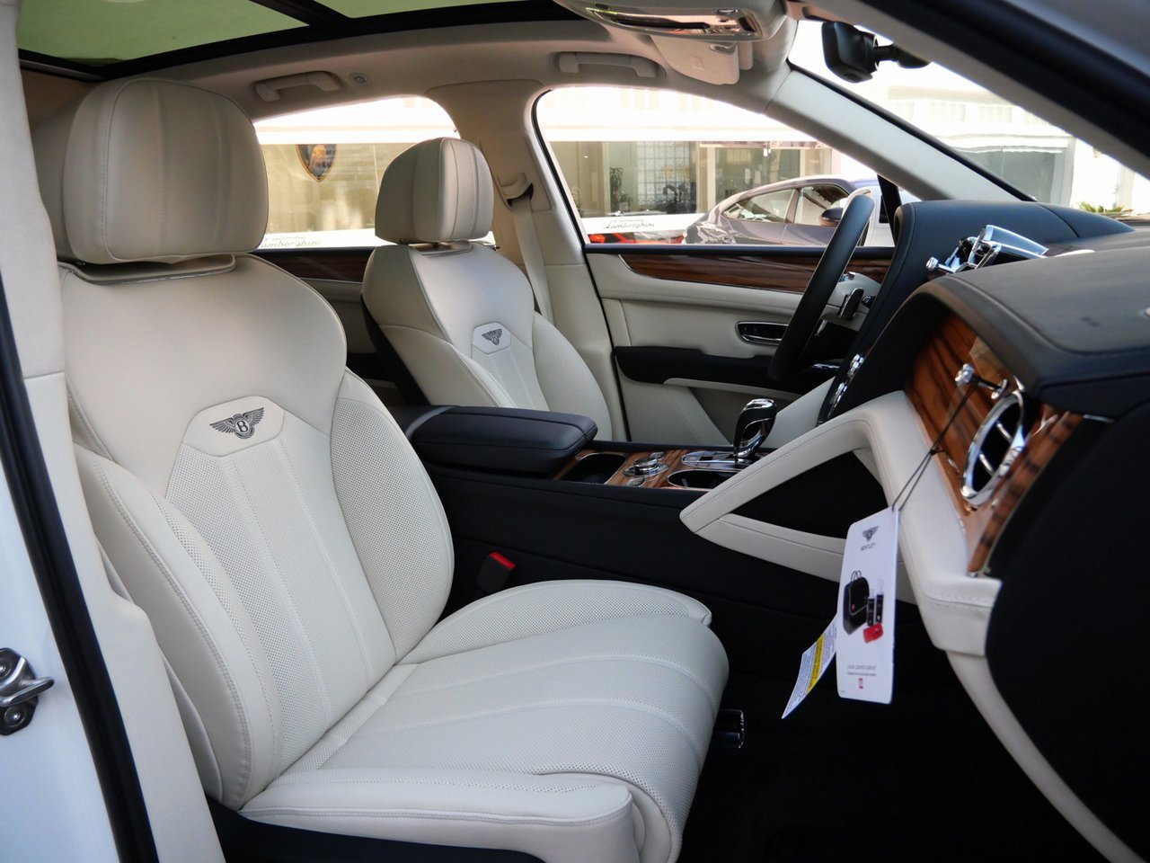 New 2025 Bentley Bentayga Plug-In Hybrid image 24