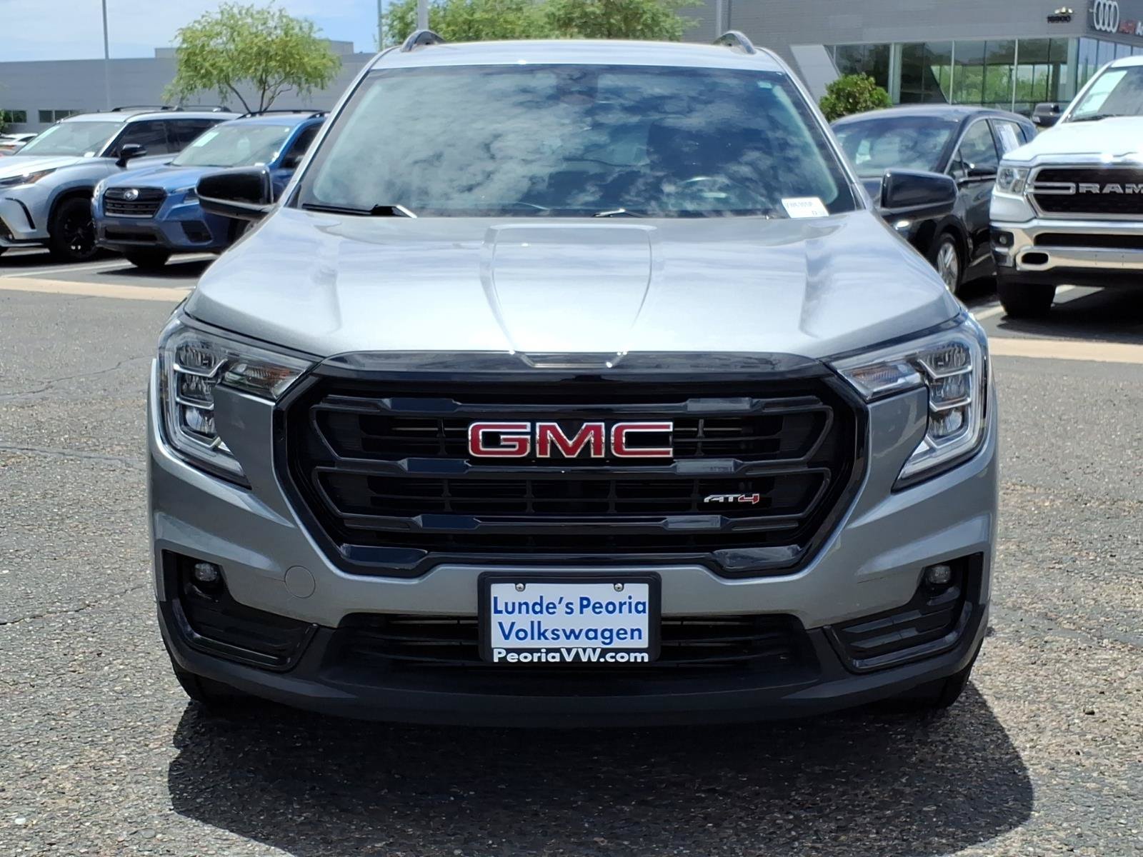Used 2024 GMC Terrain AT4 AWD/4WD image 2