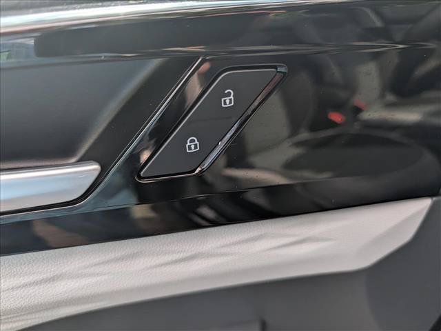 Certified 2023 Volkswagen Taos S FWD image 25