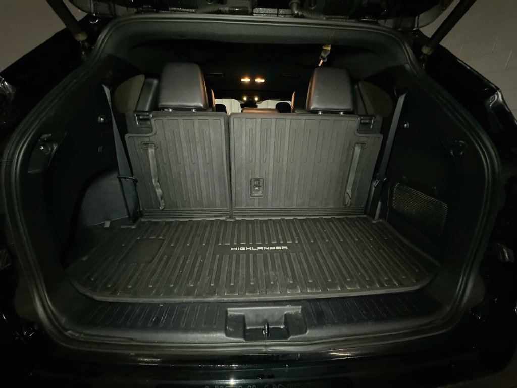 Used 2021 Toyota Highlander XSE AWD/4WD image 34