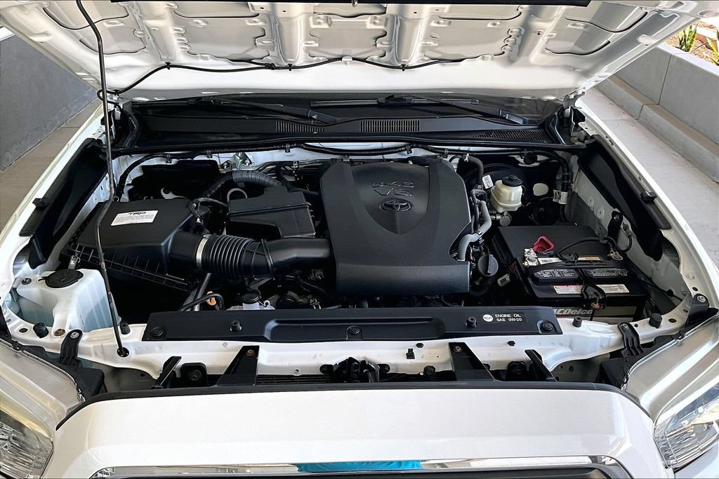 Used 2017 Toyota Tacoma SR5 w/ Tow Package RWD image 30